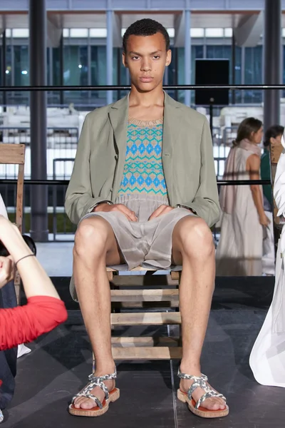 Look 15